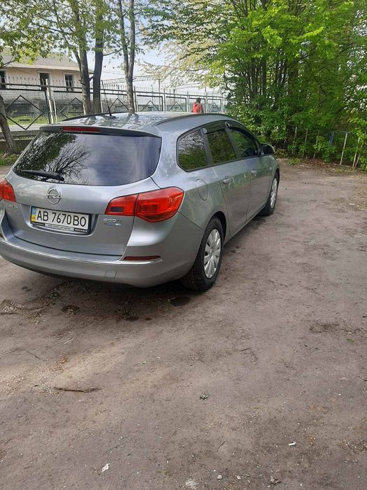 Сімейна Opel Astra j