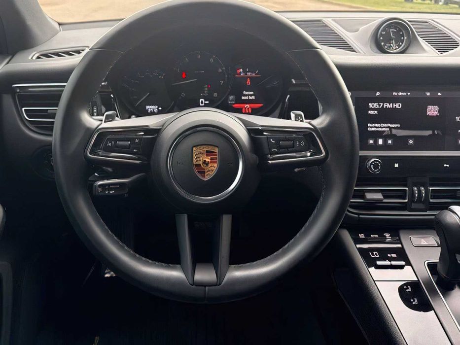 Porsche Macan      2022