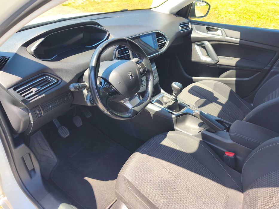PEUGEOT 308 II Hatchback 1.5 BlueHDi