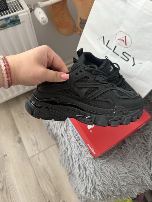 czarne sneakersy damskie – nowe. Długość wkładki: 24 cm