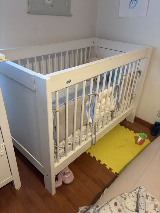 Berço e colchões em bom estado