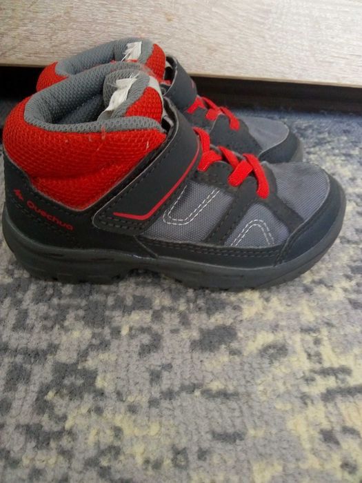Dziecięce buty Quechua r.22 Stan bardzo dobry