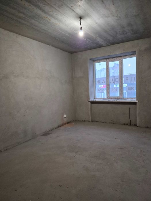Продаж квартири під комерцію або житло.