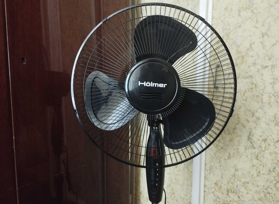 Вентилятор напольный Holmer  НОВЫЙ три скорости