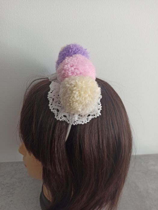 Обруч з помпонами лоліта