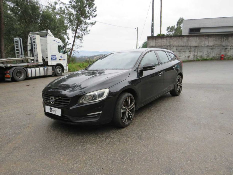 Volvo V60 2.0D de 2015 - Peças Usadas
