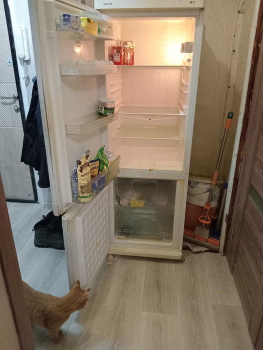 Небольшой холодильник