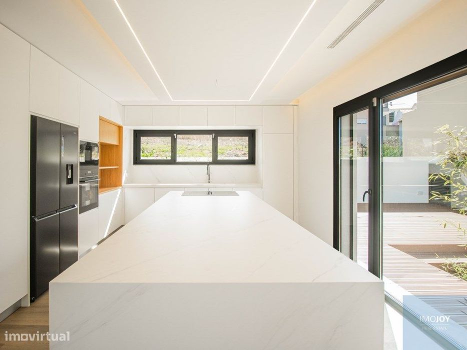 Moradia T5 com Piscina e Jardim no Arneiro