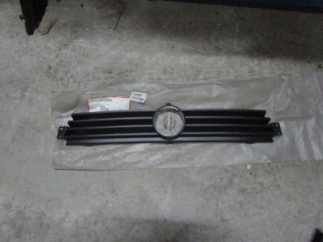 Grelha do Pára-Choques da Frente VOLKSWAGEN Caddy II (9K)