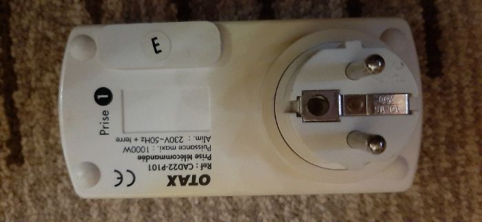 3 tomadas eléctricas com comando