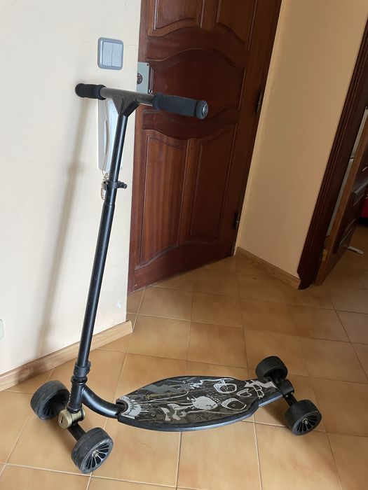 Duas Trotinete de 4 rodas