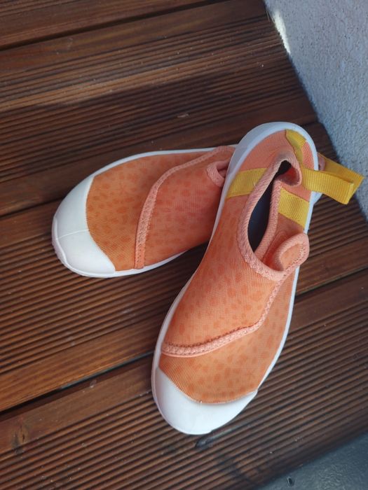 Buty do plywania