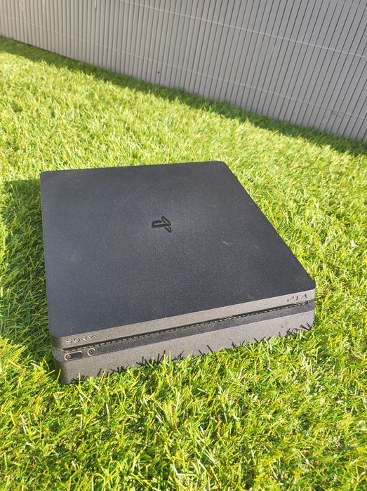 PS4 Slim + Comando