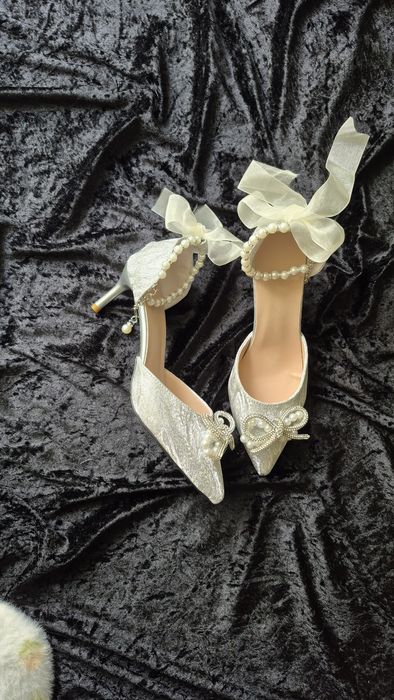 Туфельки весільні випускні на каблуку з бантиком