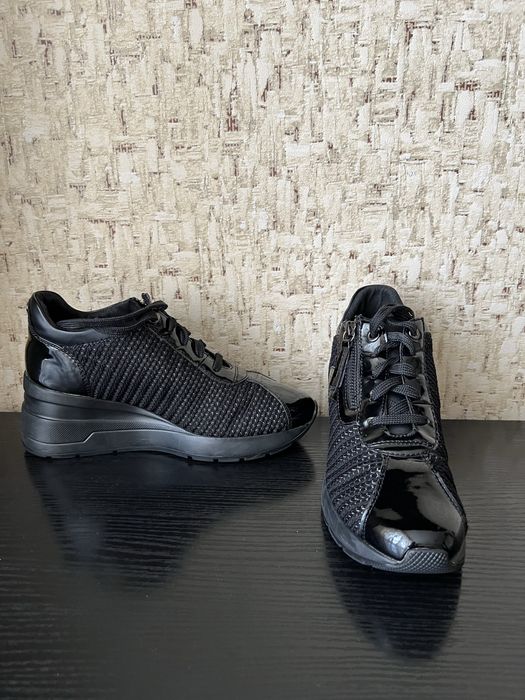 Кросівки чорні GEOX