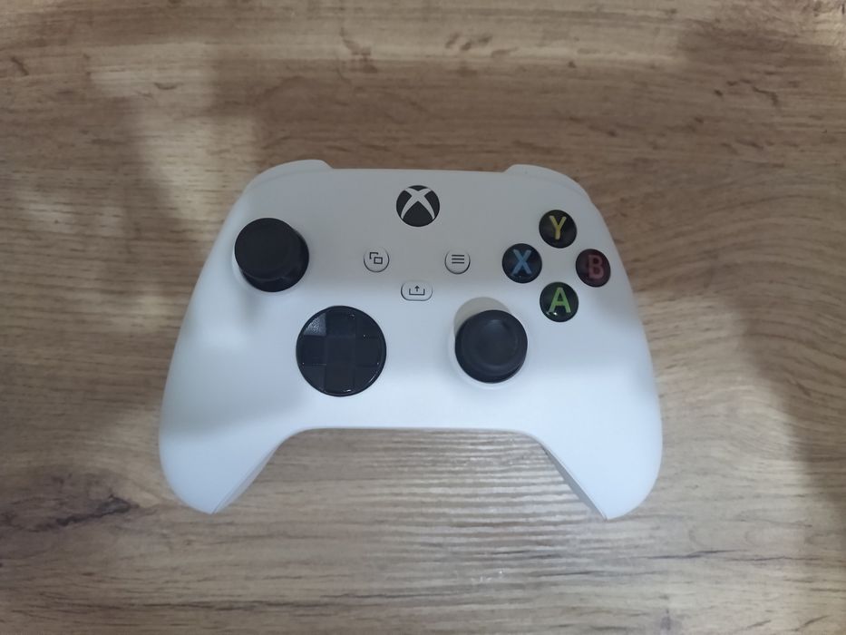 Продам Xbox Series S 512gb в дуже гарному стані+геймпасс