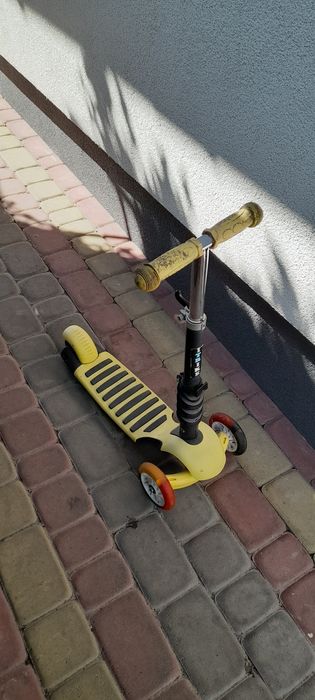 Самокат дитячий .