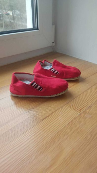 Капці, зміне взуття, кеди, сліпони, перезувне