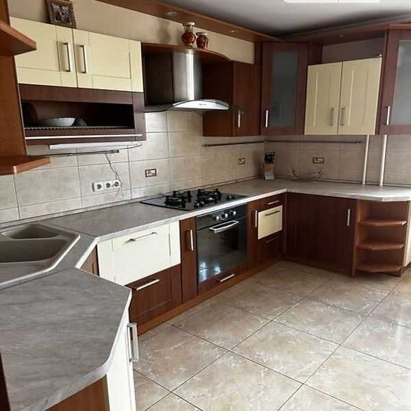 Продаж 2к квартири 65 кв. м на вул. Кармелюка