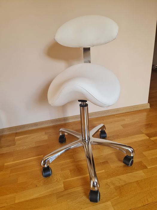 Krzesło dentystyczne/podologiczne, siodłowe z oparciem,białe.