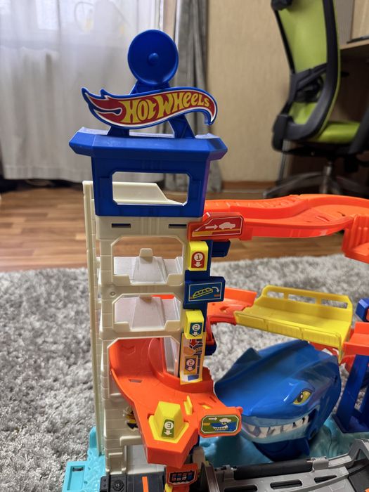 Паркінг Hot wheels, трек