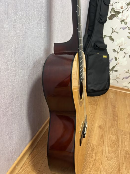 Гітара  Hohner НС 06