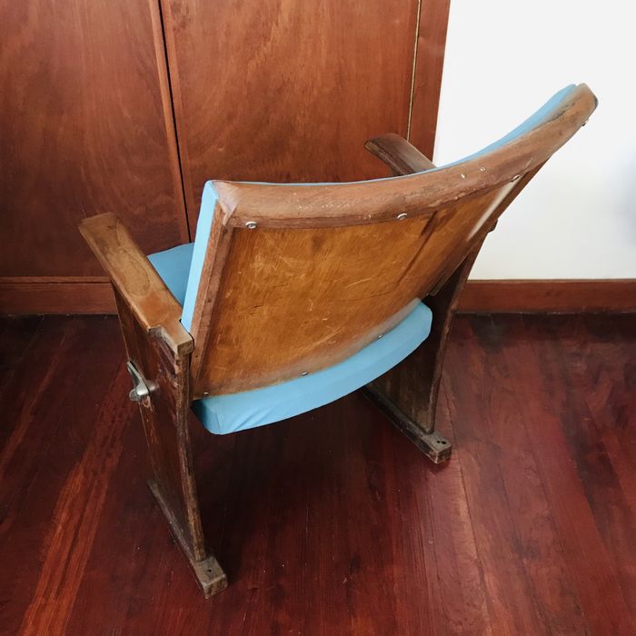 Cadeira de cinema antiga