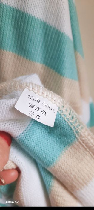 Sweter oversize paski asymetryczny