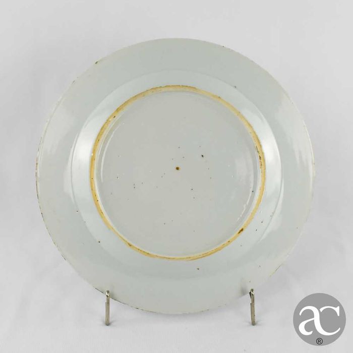 Prato porcelana China período Qianlong, séc. XVIII, pagode e paisagem