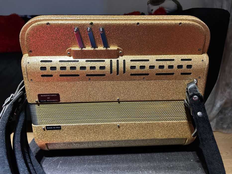 Vendo  Acordeão Piermaria Musette feito em Italia, como novo