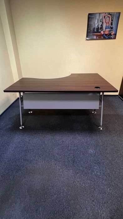 Biurka do biur  firmy  MDD