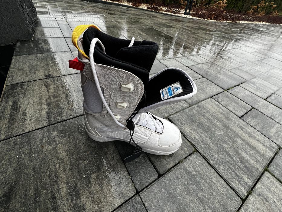 Buty snowboardowe damskie, snowboard