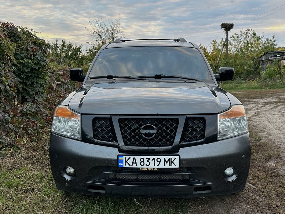 Ніссан армада, дуже комфортний і надійний автомобіль.