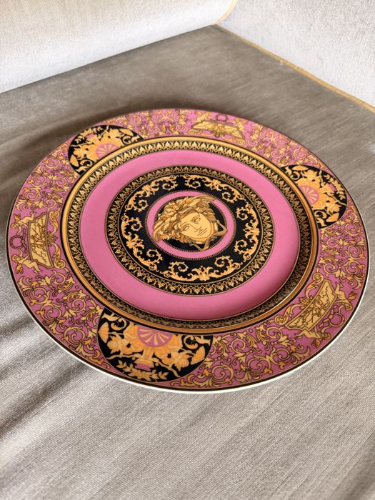 Rosenthal x Versace Medusa Pink – Exclusively Made for Donatella Versace | Kolekcjonerski Talerz
