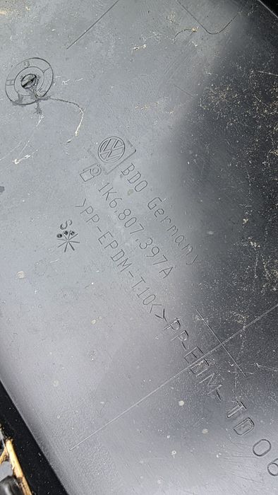 Spojler dokładka zderzaka vw golf 5 V gti zaślepka na hak