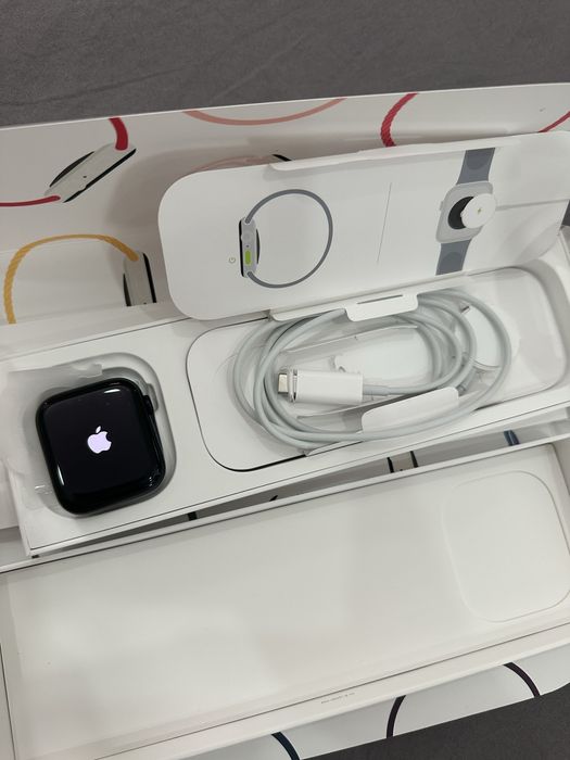 Apple Watch SE (Gen 2) 44mm Midnight nunca usado