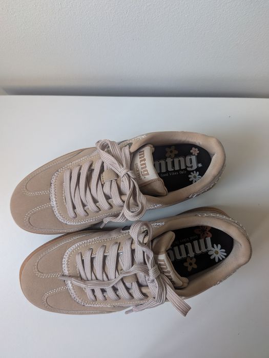 Ténis bege de senhora