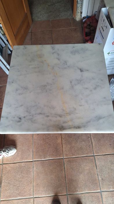 Mesa de mármore 75 × 75 cm (RESTAURAÇÃO)