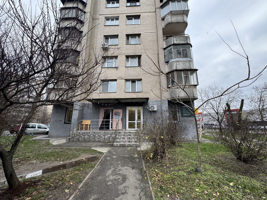 Власник. Симиренко 1 б.Продам приміщення з надійними орендарями.