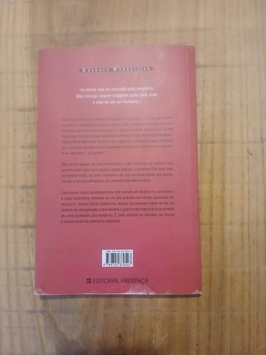 Livro "Um homem em declínio" de Osamu Dazai