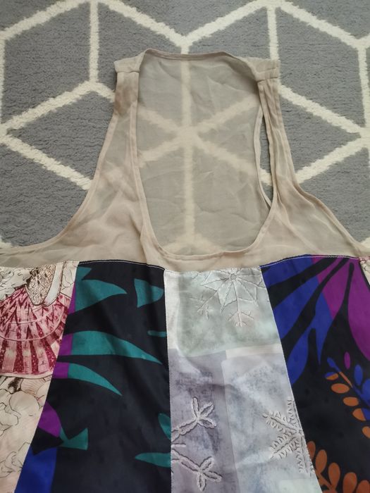 Jedwabna bluzka boho patchwork – rozmiar 4
Materiał:  jedwab

Zjawis