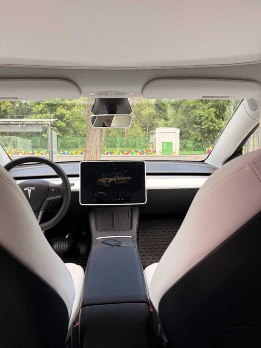 Tesla Model Y 2024 VIN 7SAYGDEE0RA246829 фото оголошення 9 з 18