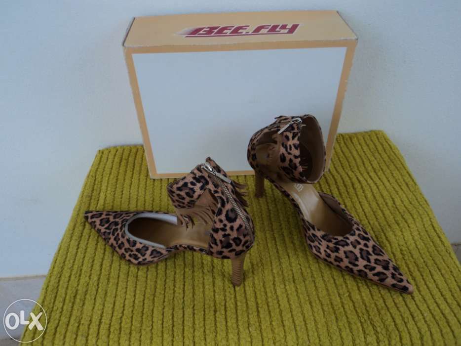 Sapatos de senhora padrão tigresa