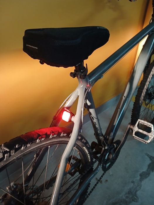Bicicleta BTT com acessórios