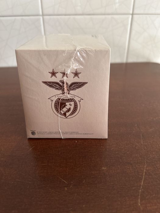 Figura Camisola Benfica Eusebio com assinatura