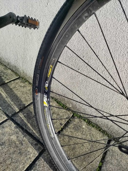 Bicicleta usada. Está em muito bom estado.