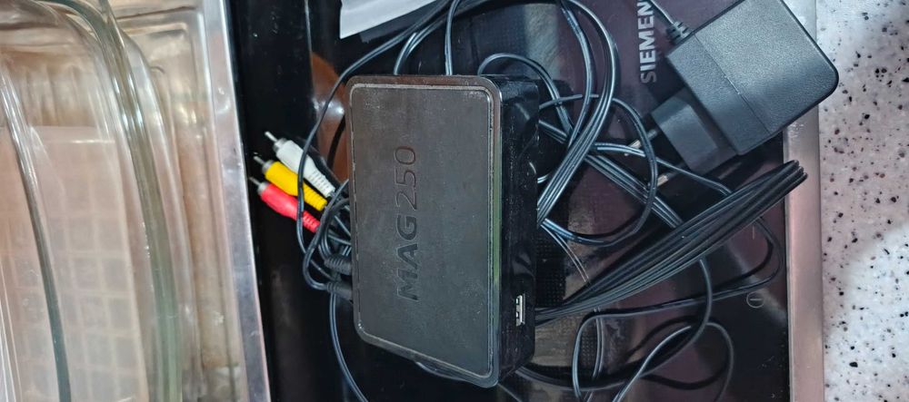 Mag 250 IPTV приставка к ТВ