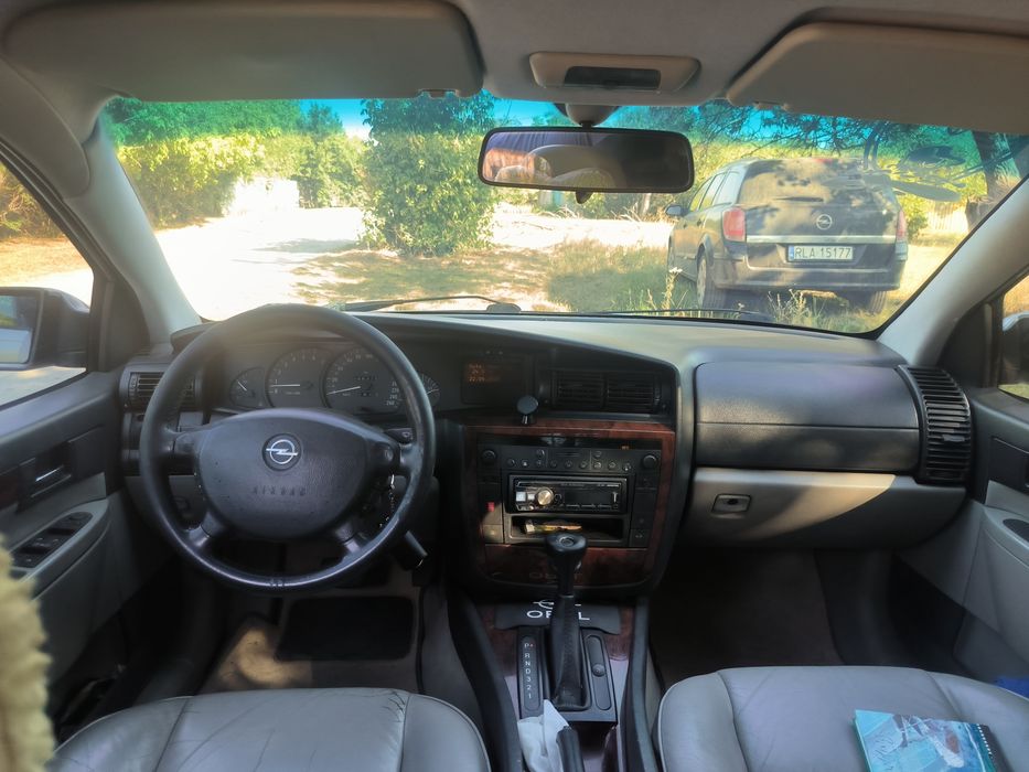 Opel Omega B 2.6