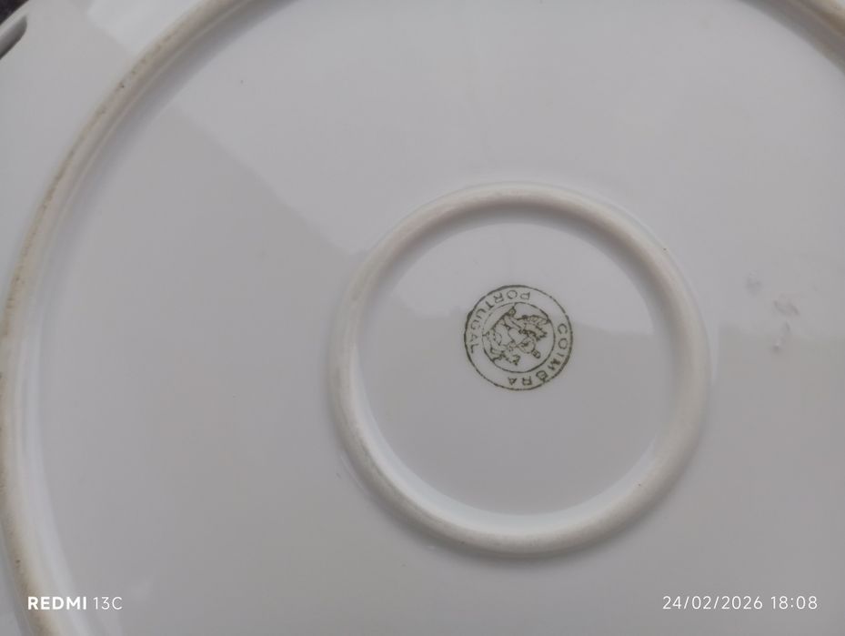 Diversos pratos porcelana