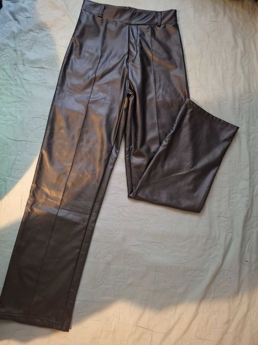 Spodnie eco skóra proste dzwony
